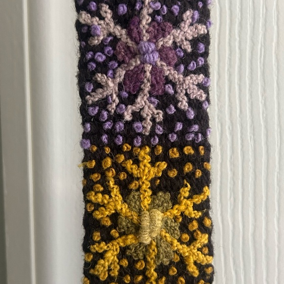 Colorful Snowflake Patterned Belt - Picture 3 of 9